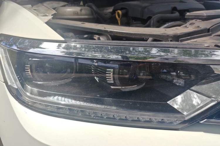 Used Volkswagen Variant 2018 380TSI Two-Wheel Drive Comfort Edition Right Front Headlight