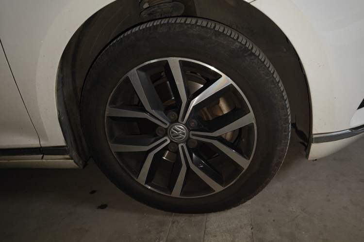 Used Volkswagen Variant 2018 380TSI Two-Wheel Drive Comfort Edition Right Front Wheel Hub