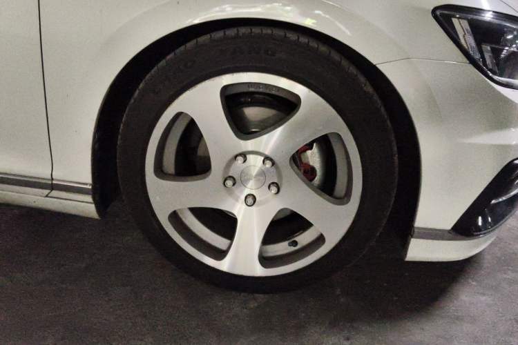 Used Volkswagen Variant 2018 380TSI Two-Wheel Drive Comfort Edition Right Front Wheel Hub