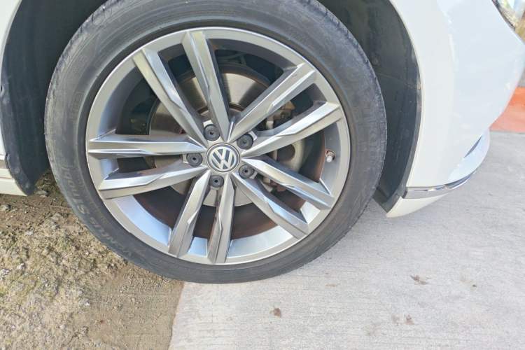 Used Volkswagen Variant 2018 380TSI Two-Wheel Drive Comfort Edition Right Front Wheel Hub