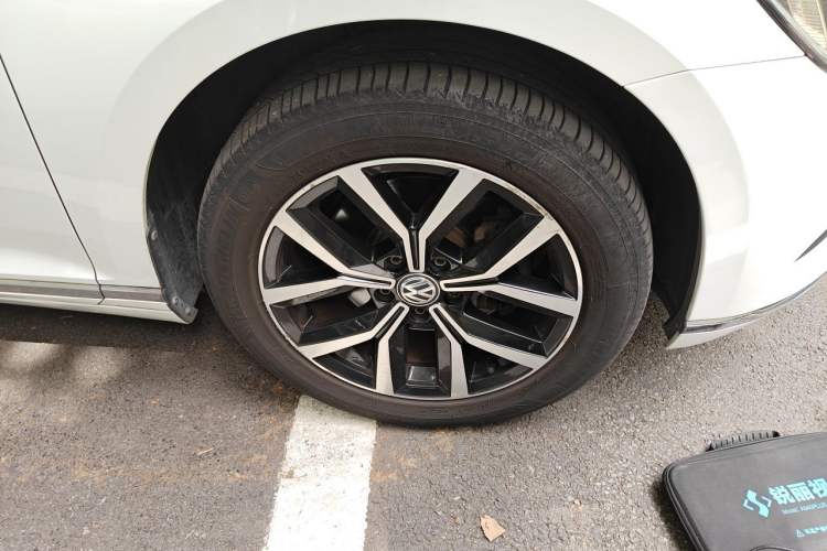 Used Volkswagen Variant 2018 380TSI Two-Wheel Drive Comfort Edition Right Front Wheel Hub