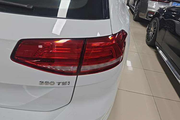 Used Volkswagen Variant 2018 380TSI Two-Wheel Drive Comfort Edition Right Rear Taillight