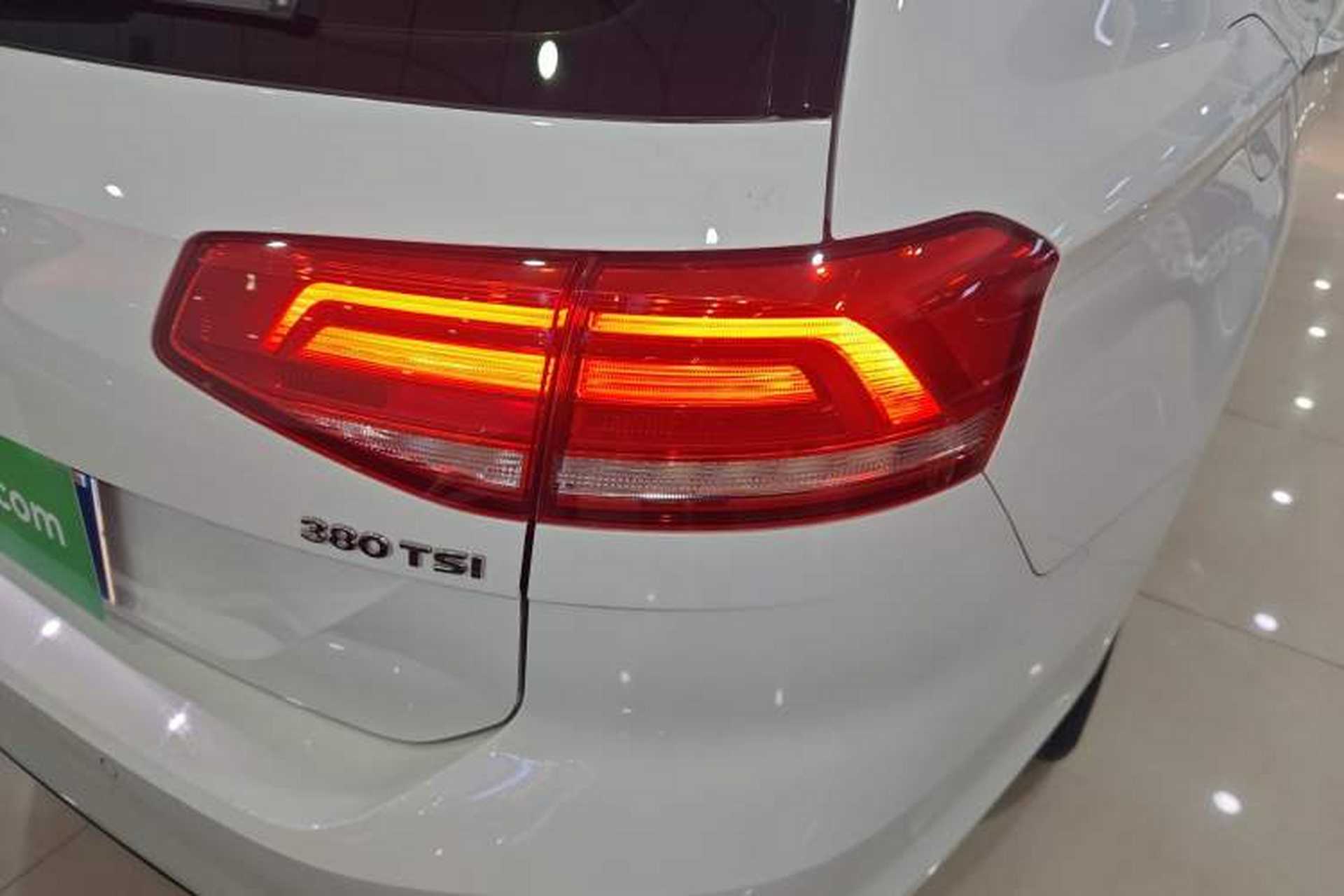 Used Volkswagen Variant 2018 380TSI Two-Wheel Drive Comfort Edition Right Rear Taillight