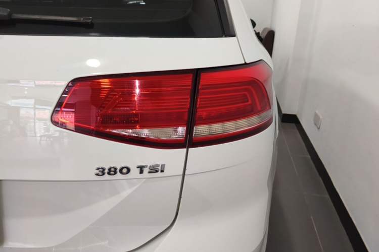Used Volkswagen Variant 2018 380TSI Two-Wheel Drive Comfort Edition Right Rear Taillight