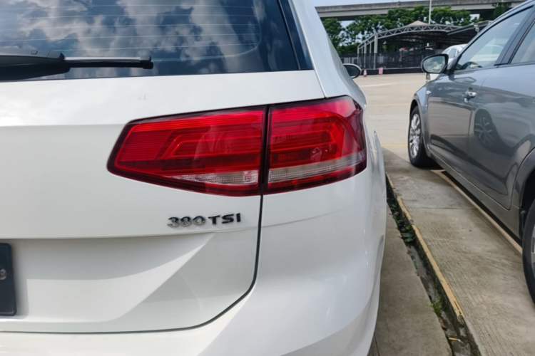 Used Volkswagen Variant 2018 380TSI Two-Wheel Drive Comfort Edition Right Rear Taillight