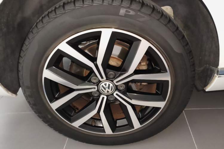 Used Volkswagen Variant 2018 380TSI Two-Wheel Drive Comfort Edition Right Rear Wheel Hub