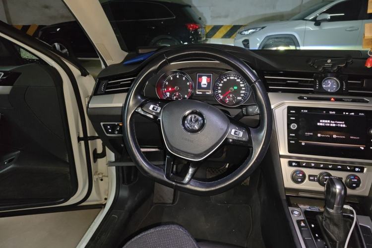 Used Volkswagen Variant 2018 380TSI Two-Wheel Drive Comfort Edition Steering Wheel