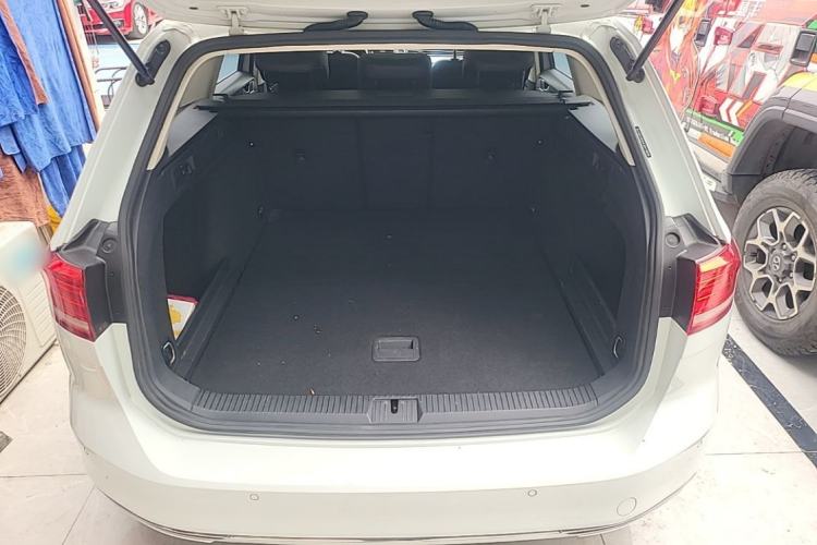 Used Volkswagen Variant 2018 380TSI Two-Wheel Drive Comfort Edition Trunk