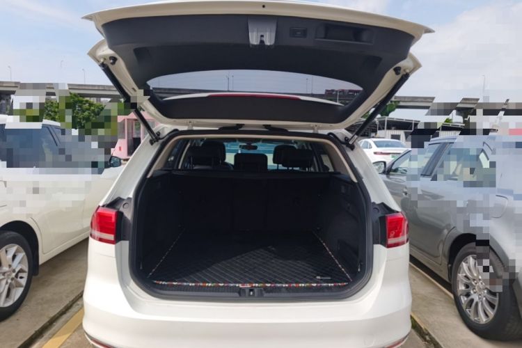 Used Volkswagen Variant 2018 380TSI Two-Wheel Drive Comfort Edition Trunk