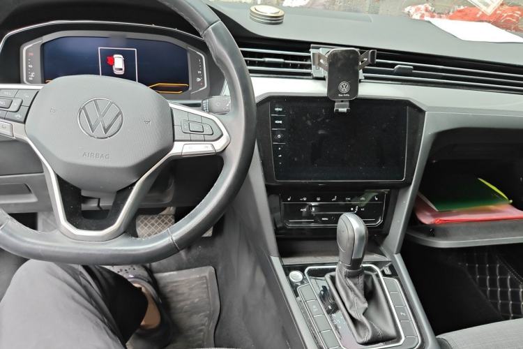 Used Volkswagen Variant 2021 2.0T Comfort Edition Center Console