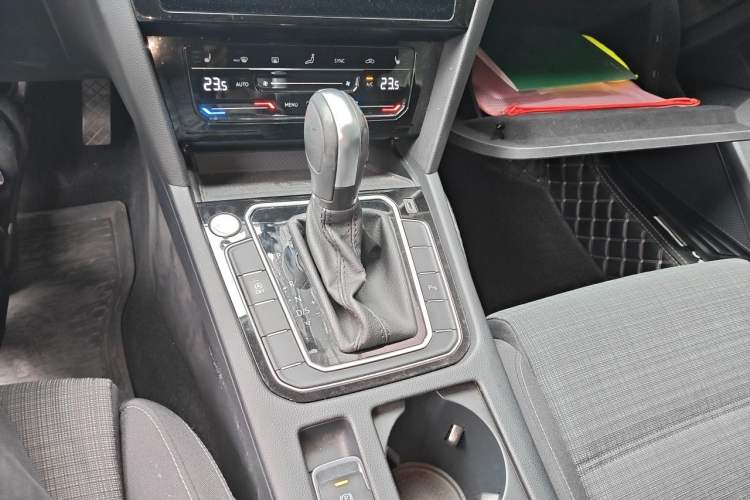 Used Volkswagen Variant 2021 2.0T Comfort Edition Gear Lever
