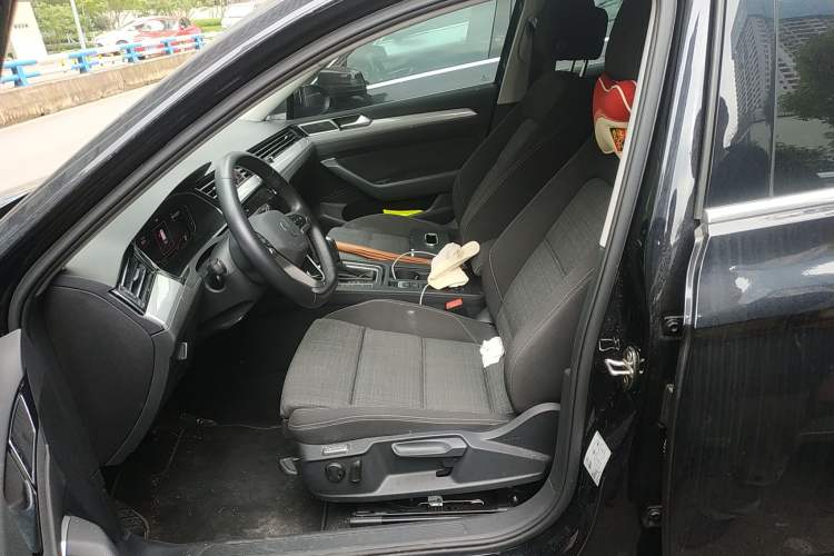 Used Volkswagen Variant 2021 2.0T Comfort Edition Left Front Seat