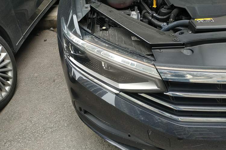 Used Volkswagen Variant 2021 2.0T Comfort Edition Right Front Headlight