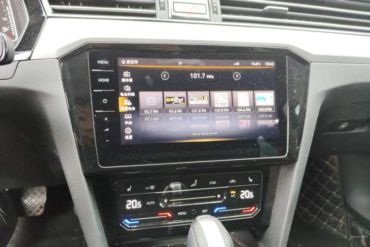 Used Volkswagen Variant 2021 2.0T Comfort Edition Audio And AC Panel