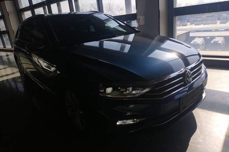 Used Volkswagen Variant 2021 2.0T Comfort Edition Front Right 45 Deg