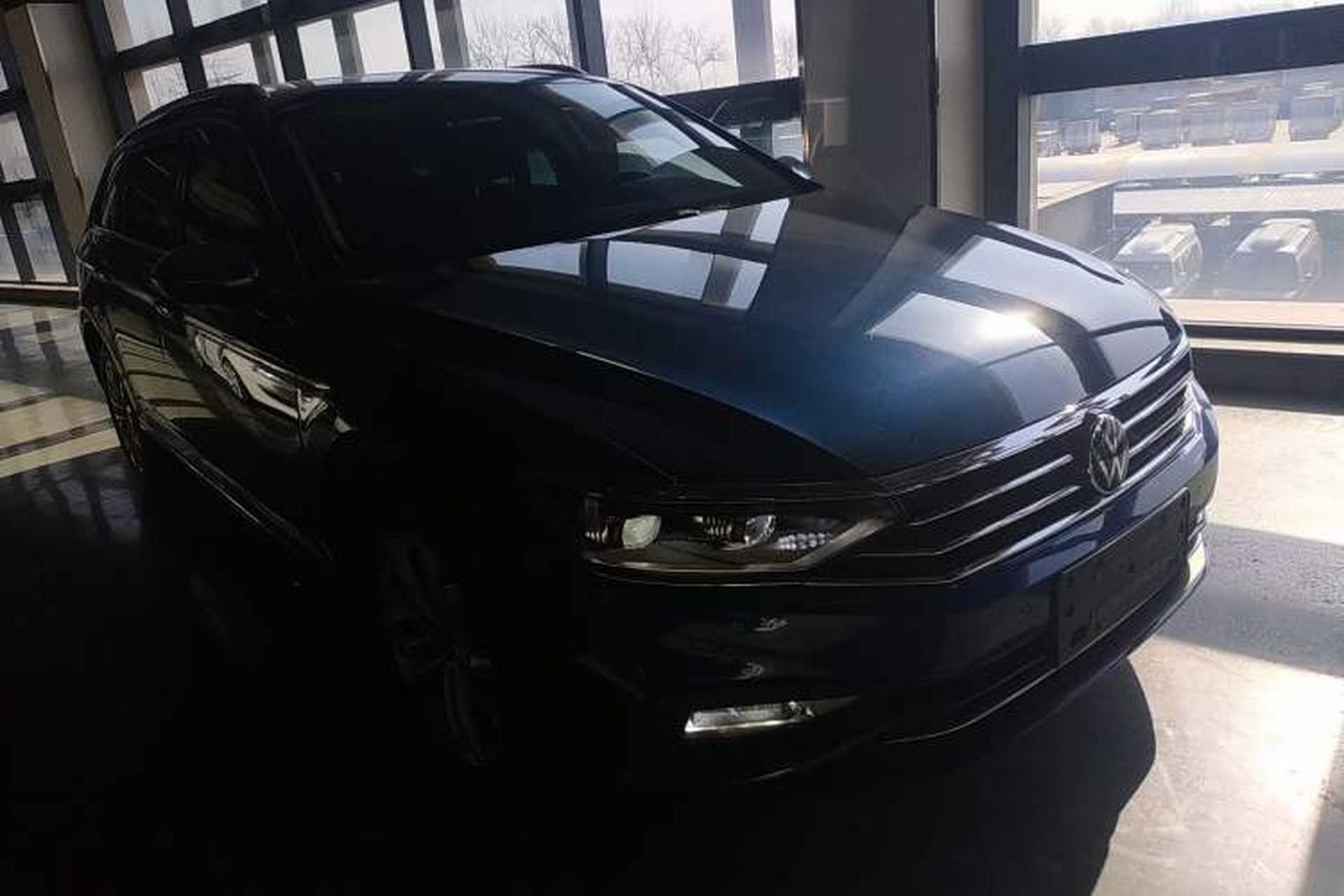 Used Volkswagen Variant 2021 2.0T Comfort Edition Front Right 45 Deg
