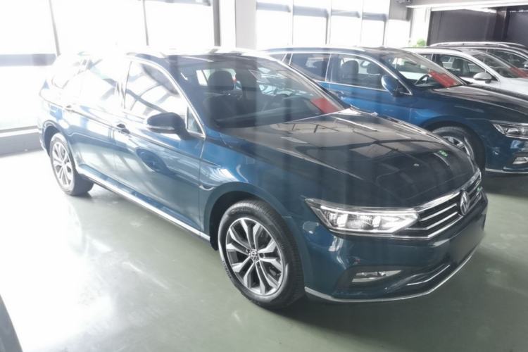 Used Volkswagen Variant 2021 2.0T Comfort Edition Front Right 45 Deg