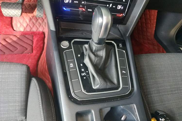 Used Volkswagen Variant 2021 2.0T Comfort Edition Gear Lever