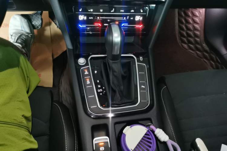 Used Volkswagen Variant 2021 2.0T Comfort Edition Gear Lever