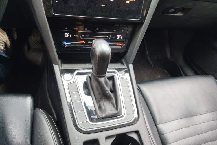 Used Volkswagen Variant 2021 2.0T Comfort Edition Gear Lever