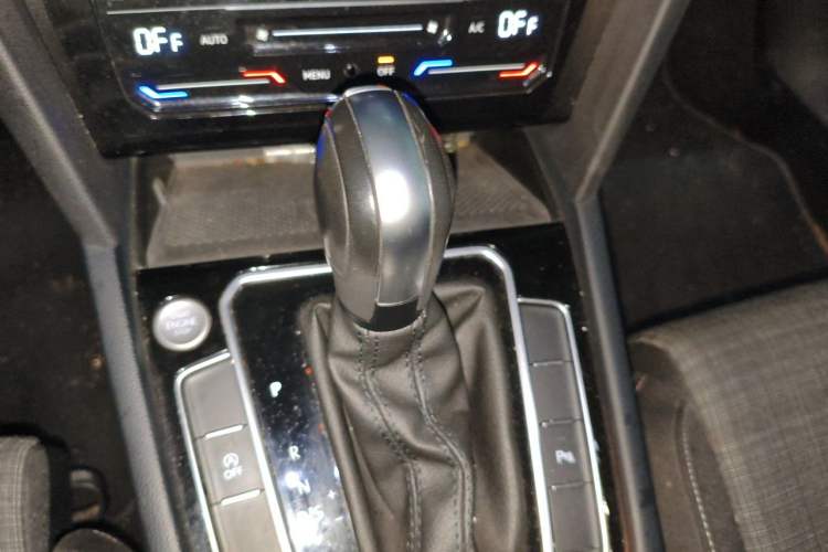 Used Volkswagen Variant 2021 2.0T Comfort Edition Gear Lever