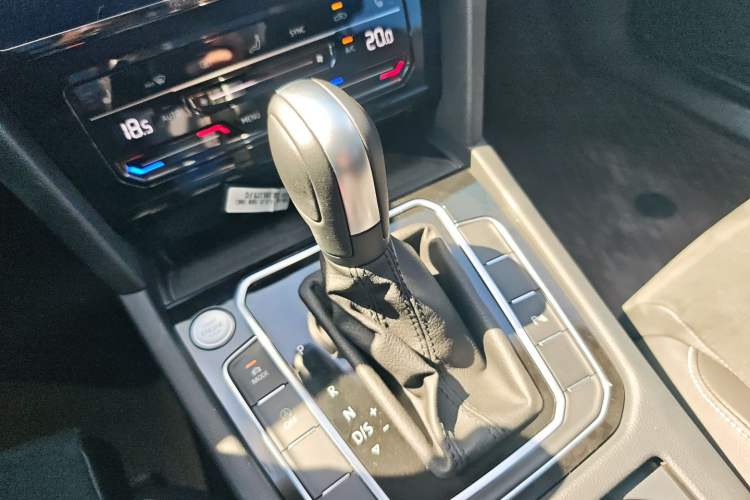 Used Volkswagen Variant 2021 2.0T Comfort Edition Gear Lever