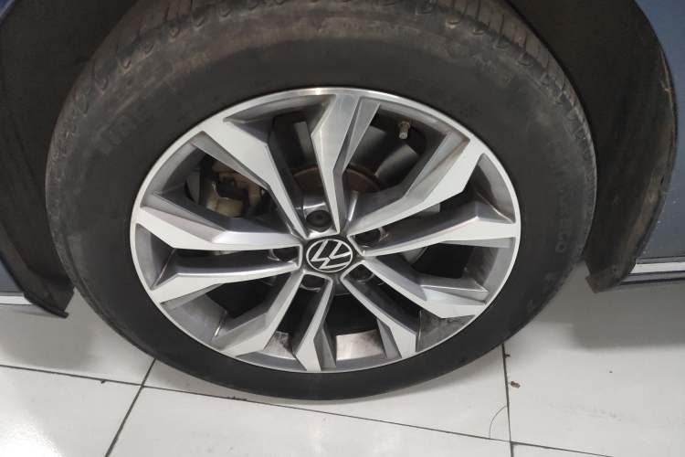 Used Volkswagen Variant 2021 2.0T Comfort Edition Left Front Wheel Hub