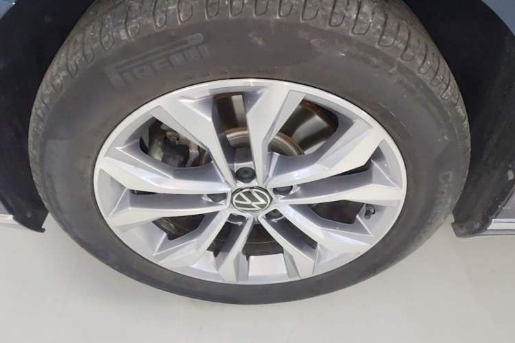 Used Volkswagen Variant 2021 2.0T Comfort Edition Left Front Wheel Hub