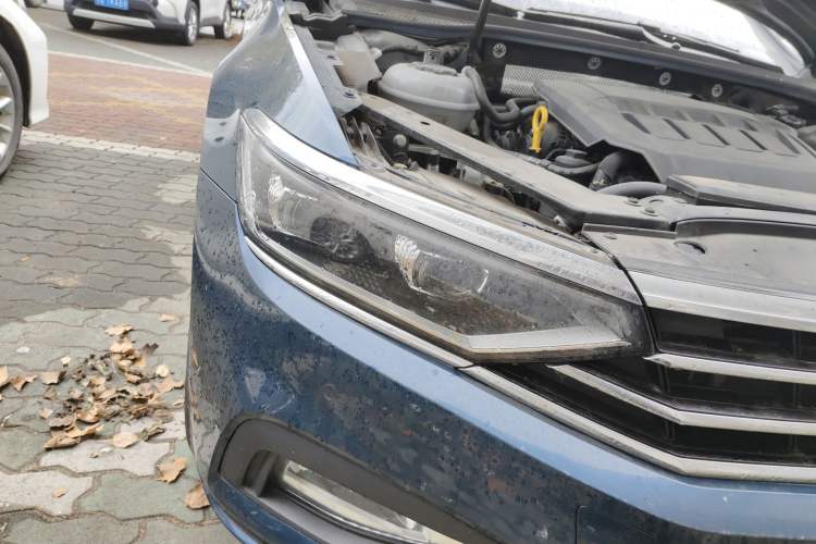 Used Volkswagen Variant 2021 2.0T Comfort Edition Right Front Headlight