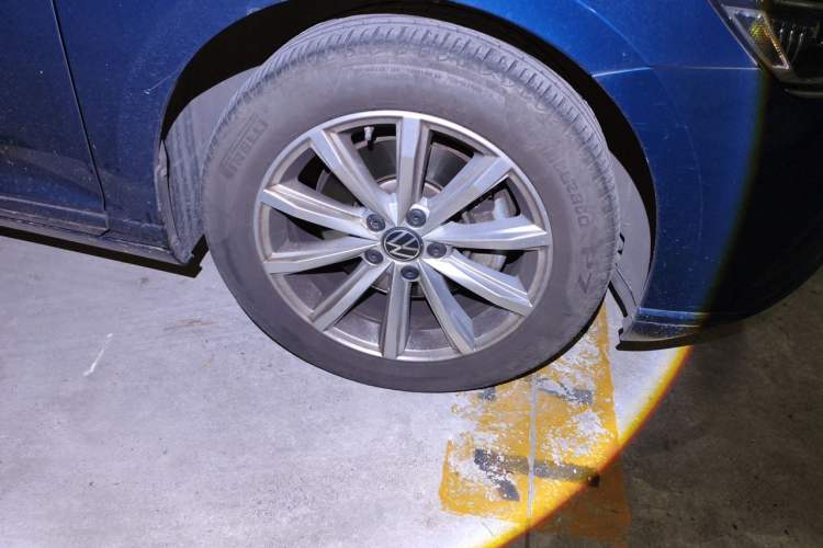 Used Volkswagen Variant 2021 2.0T Comfort Edition Right Front Wheel Hub