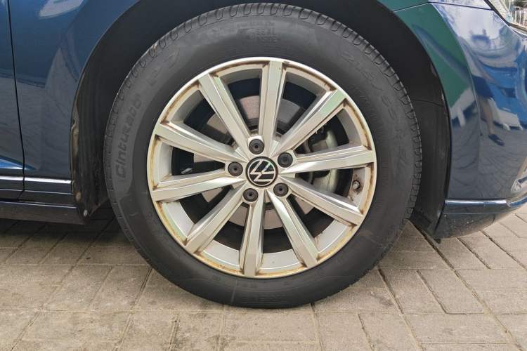 Used Volkswagen Variant 2021 2.0T Comfort Edition Right Front Wheel Hub