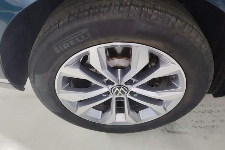 Used Volkswagen Variant 2021 2.0T Comfort Edition Right Rear Wheel Hub