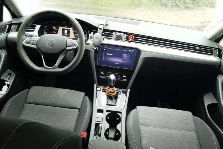 Used Volkswagen Variant 2021 2.0T Comfort Edition Center Console