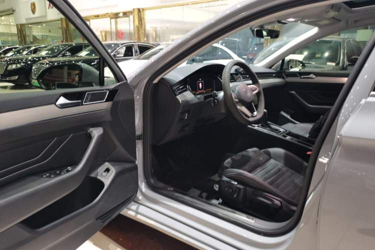 Used Volkswagen Variant 2021 2.0T Comfort Edition Interior 2