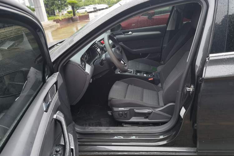 Used Volkswagen Variant 2021 2.0T Comfort Edition Left Front Seat