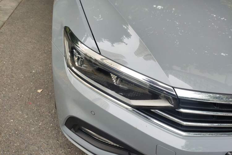 Used Volkswagen Variant 2021 2.0T Comfort Edition Right Front Headlight