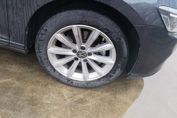 Used Volkswagen Variant 2021 2.0T Comfort Edition Right Front Wheel Hub