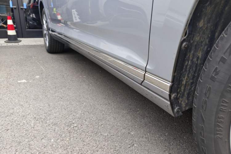 Used Volkswagen Variant 2021 2.0T Comfort Edition Right Side Sill