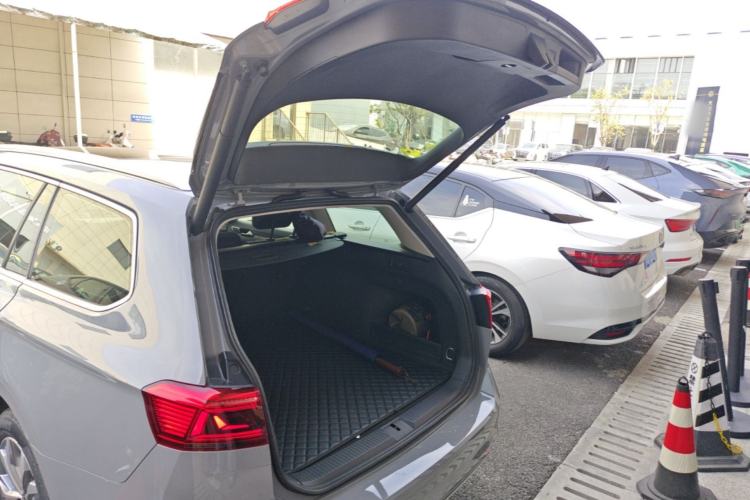 Used Volkswagen Variant 2021 2.0T Comfort Edition Trunk