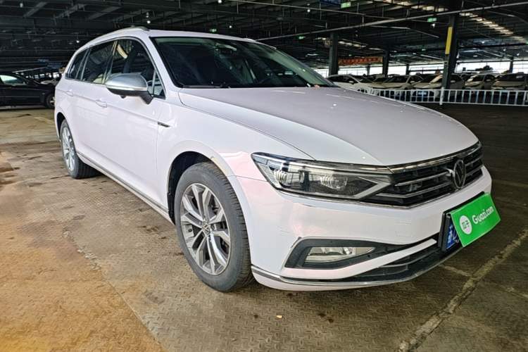 Used Volkswagen Variant 2021 2.0T Comfort Edition Front Right 45 Deg