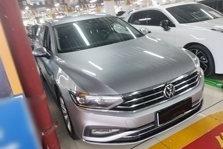 Used Volkswagen Variant 2021 2.0T Comfort Edition Front Right 45 Deg