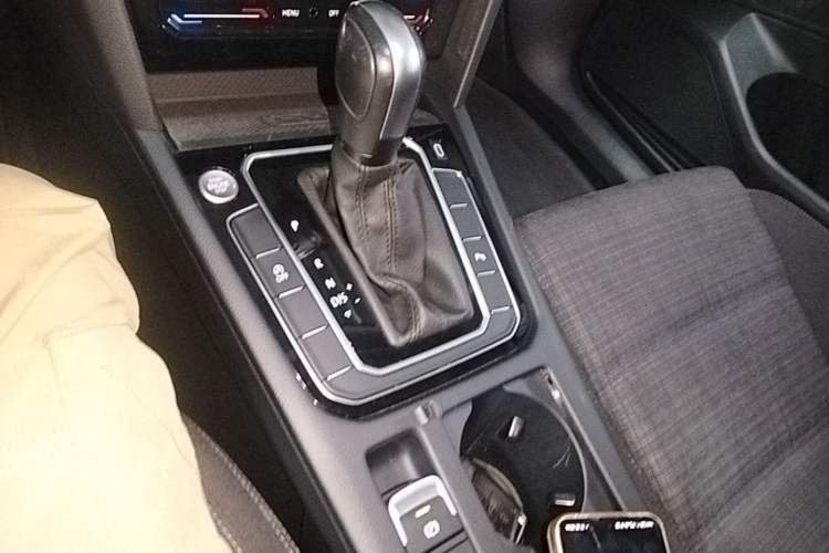 Used Volkswagen Variant 2021 2.0T Comfort Edition Gear Lever