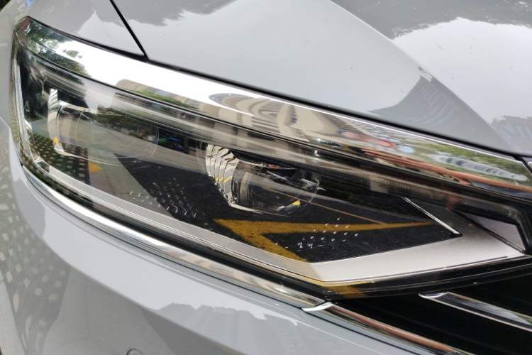 Used Volkswagen Variant 2021 2.0T Comfort Edition Right Front Headlight