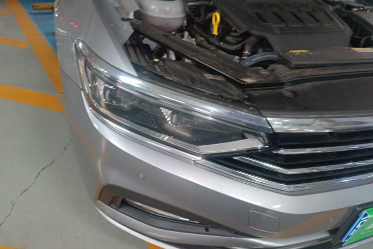 Used Volkswagen Variant 2021 2.0T Comfort Edition Right Front Headlight