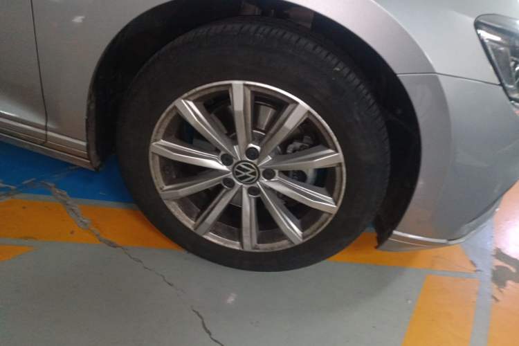Used Volkswagen Variant 2021 2.0T Comfort Edition Right Front Wheel Hub