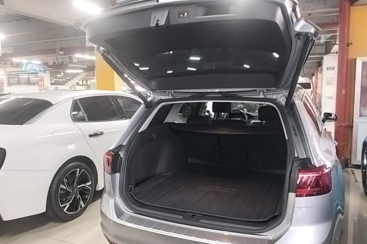 Used Volkswagen Variant 2021 2.0T Comfort Edition Trunk