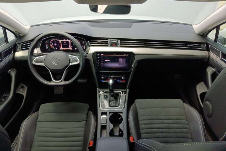 Used Volkswagen Variant 2021 2.0T Comfort Edition Center Console