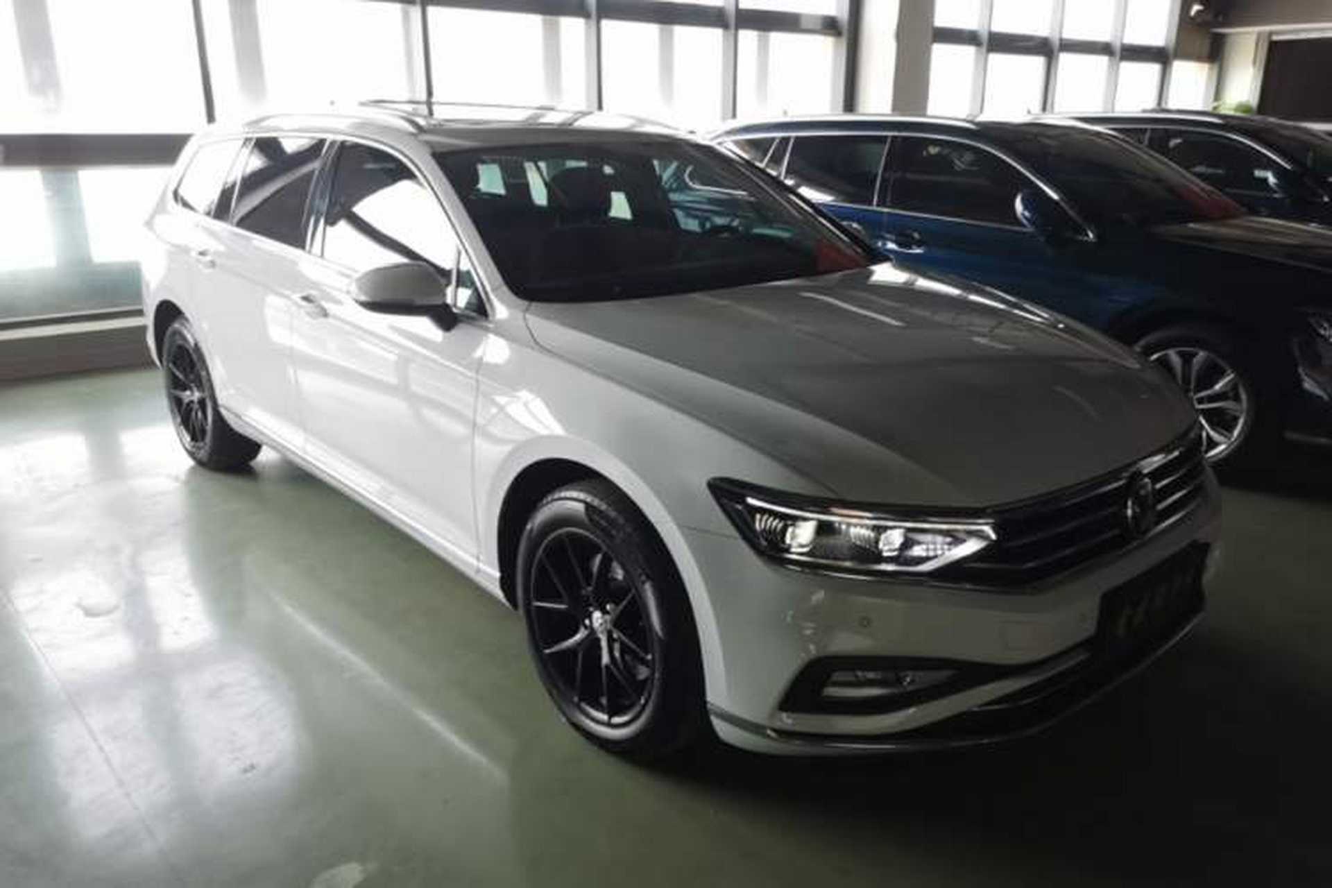 Used Volkswagen Variant 2021 2.0T Comfort Edition Front Right 45 Deg