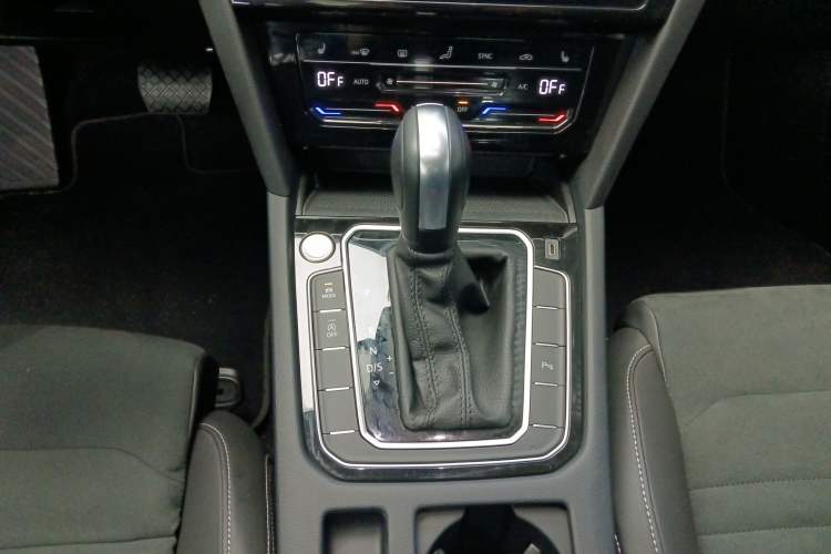 Used Volkswagen Variant 2021 2.0T Comfort Edition Gear Lever