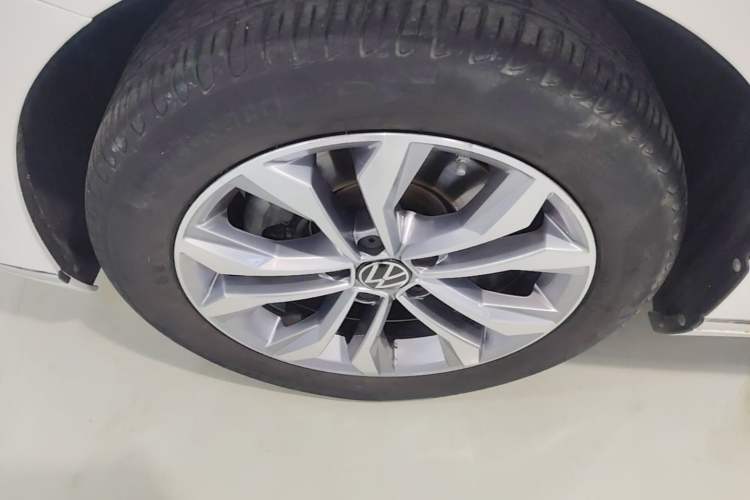 Used Volkswagen Variant 2021 2.0T Comfort Edition Left Front Wheel Hub